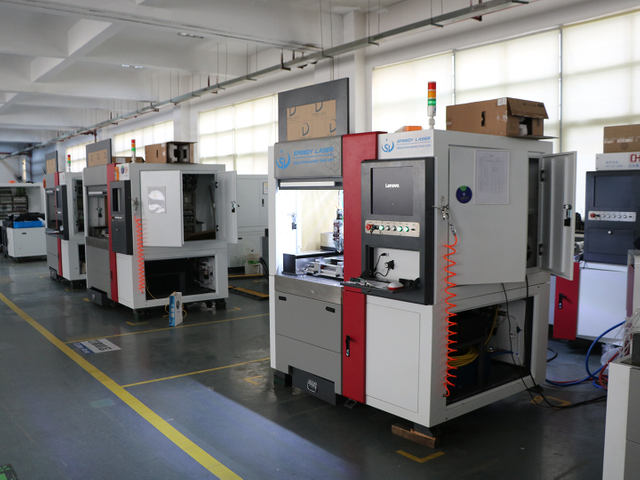 Fabricant professionnel de machine de découpe laser à fibre